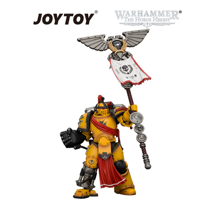 JOYTOY Warhammer The Horus Heresy - Imperial Fists Herald Consul with Icon of Allegiance, Bolt Pistol and Power Fist (1/18 Scale) Preorder