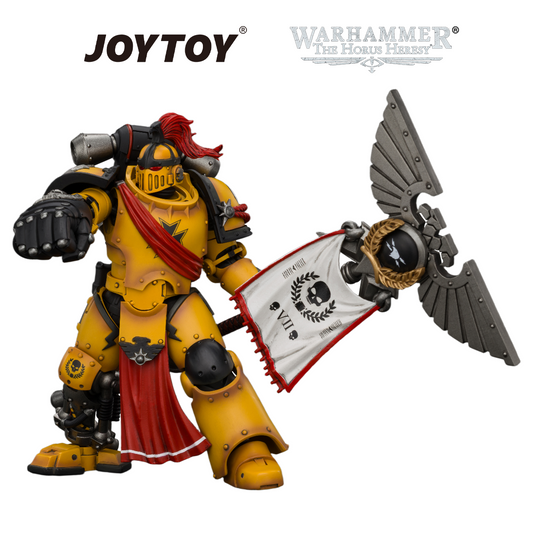 JOYTOY Warhammer The Horus Heresy - Imperial Fists Herald Consul with Icon of Allegiance, Bolt Pistol and Power Fist (1/18 Scale) Preorder