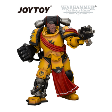 JOYTOY Warhammer The Horus Heresy - Imperial Fists Herald Consul with Icon of Allegiance, Bolt Pistol and Power Fist (1/18 Scale) Preorder