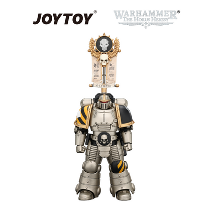 JOYTOY Warhammer The Horus Heresy - Iron Warriors, MkII Legionary 1 with Vexilla, Bolter and Bolt Pistol (1/18 Scale) Preorder