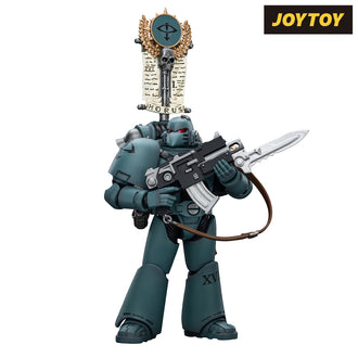 JoyToy Warhammer The Horus Heresy Action Figure - Sons of Horus, Legion MkVI Tactical Squad Legionary with Legion Vexilla (1/18 Scale)